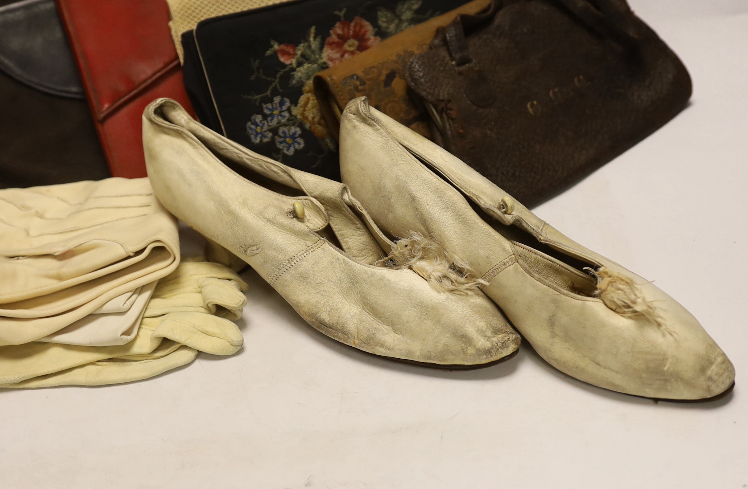 A pair of ladies Edwardian cream silk shoes, a snakeskin handbag, a 1940's clutch bag, etc.